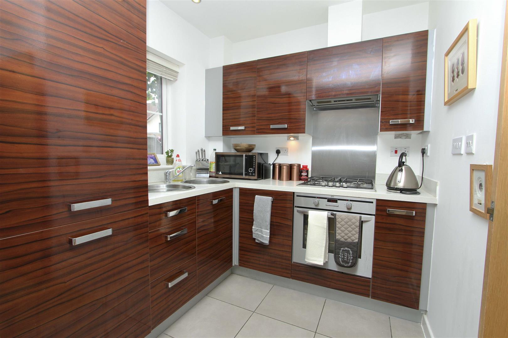 Flat Horseshoe Drive in Greater London