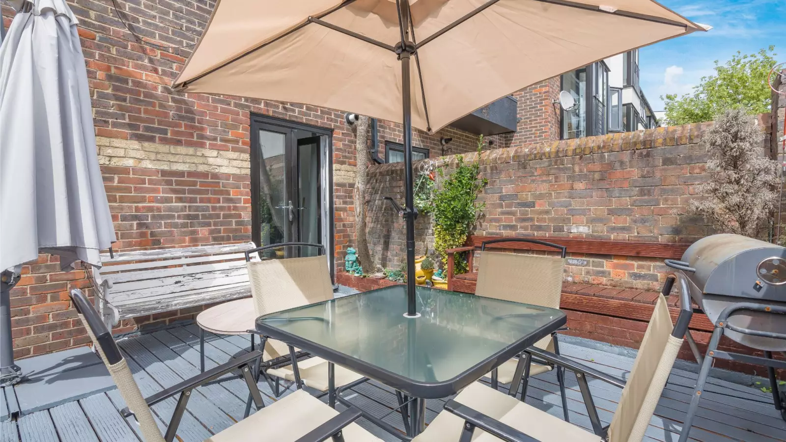 Flat Barnfield Place in Greater London
