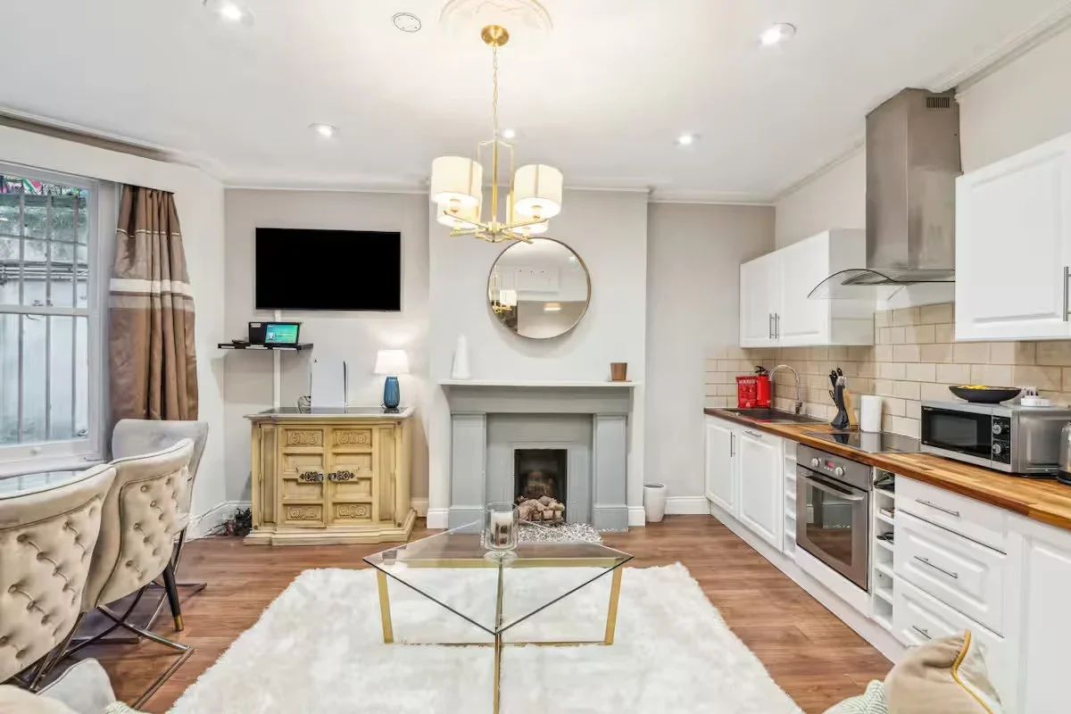 Flat Philbeach Gardens in Greater London