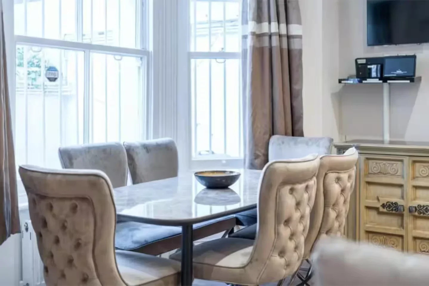 Flat Philbeach Gardens in Greater London