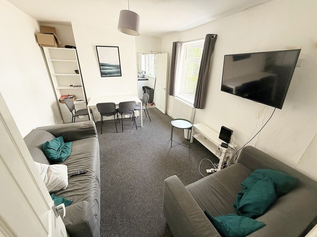 Room Milton Road in Southampton