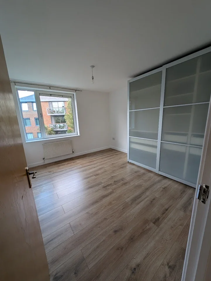 Flat Union Lane in Greater London