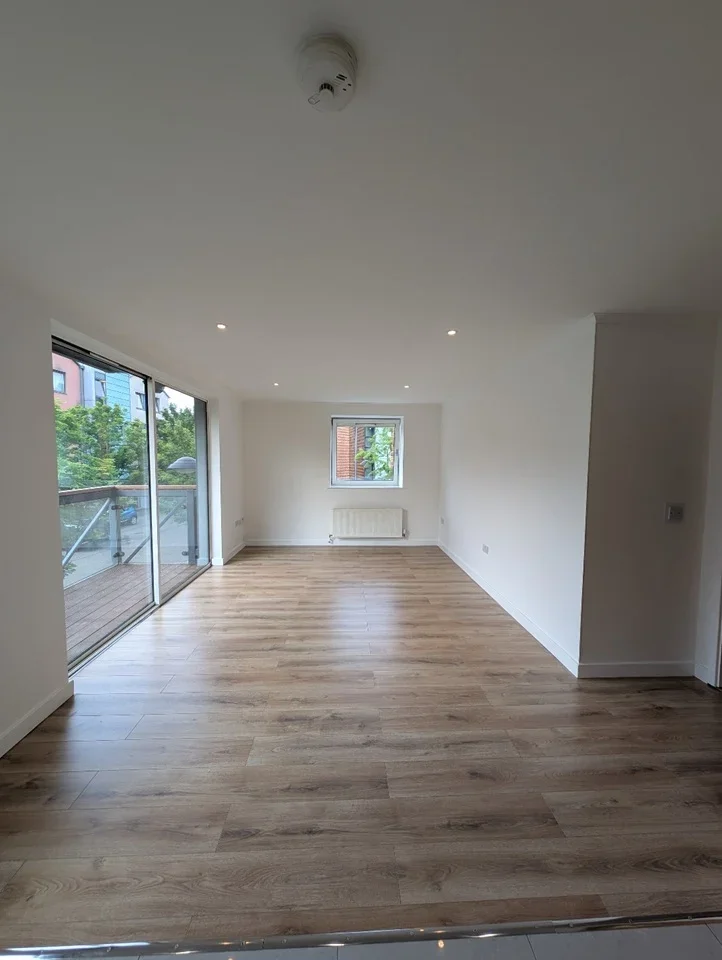 Flat Union Lane in Greater London