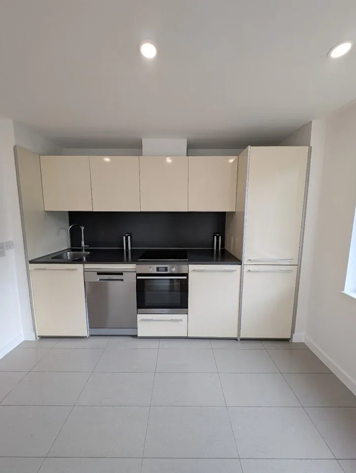 Flat Union Lane in Greater London