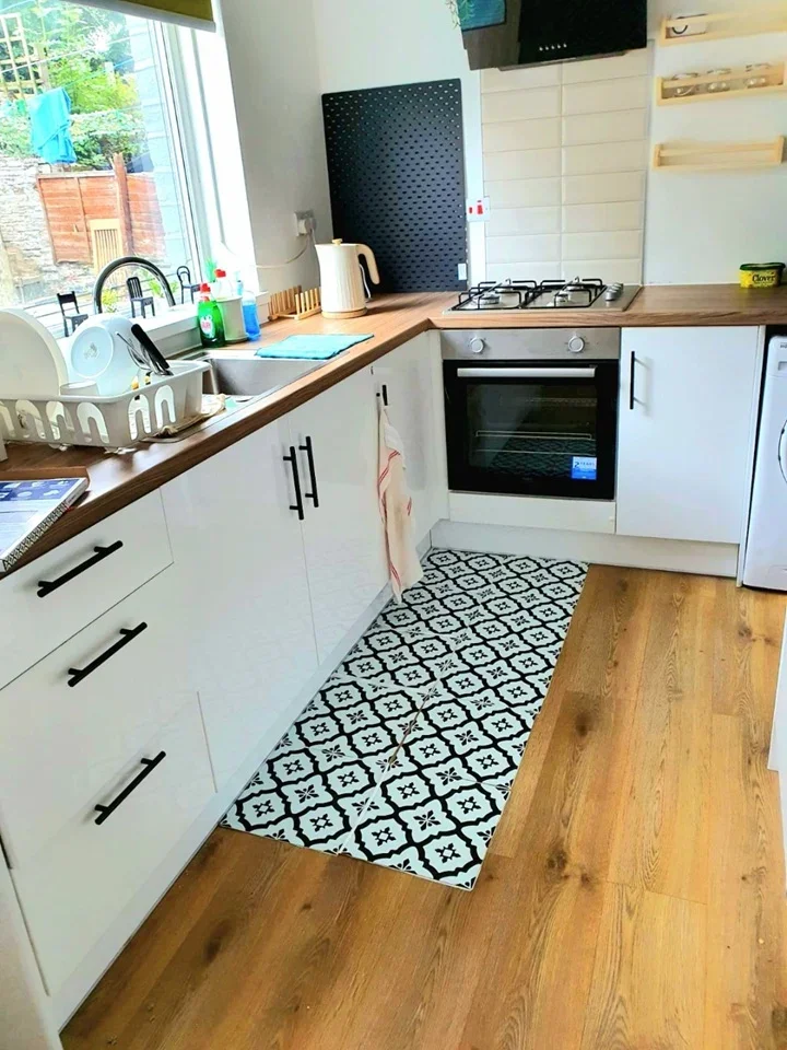 Room Brompton Road in Bradford