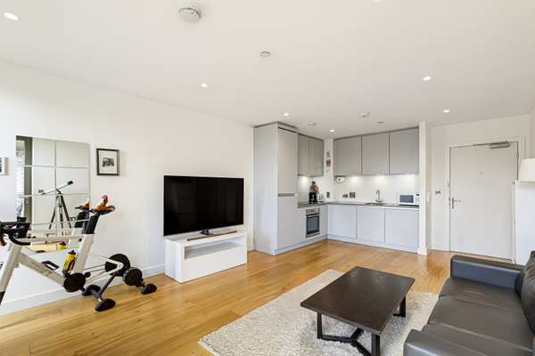 Flat Caithness Walk in Greater London