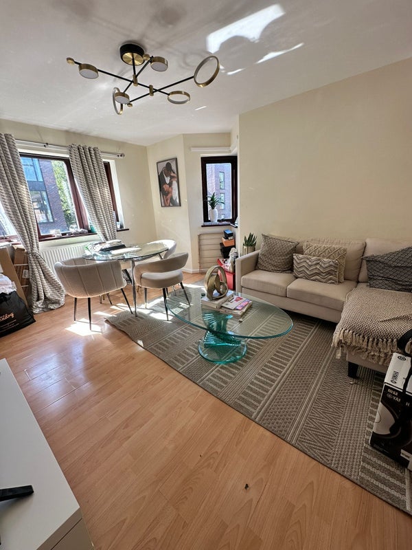 Room Canal Path in Greater London