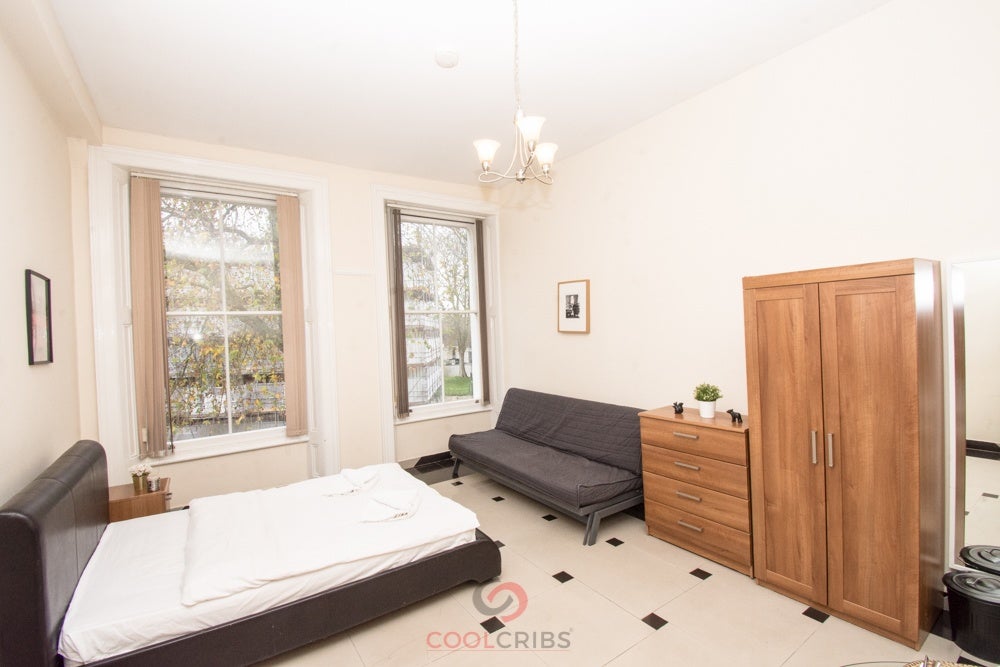 Flat Leinster Gardens in City of Westminster
