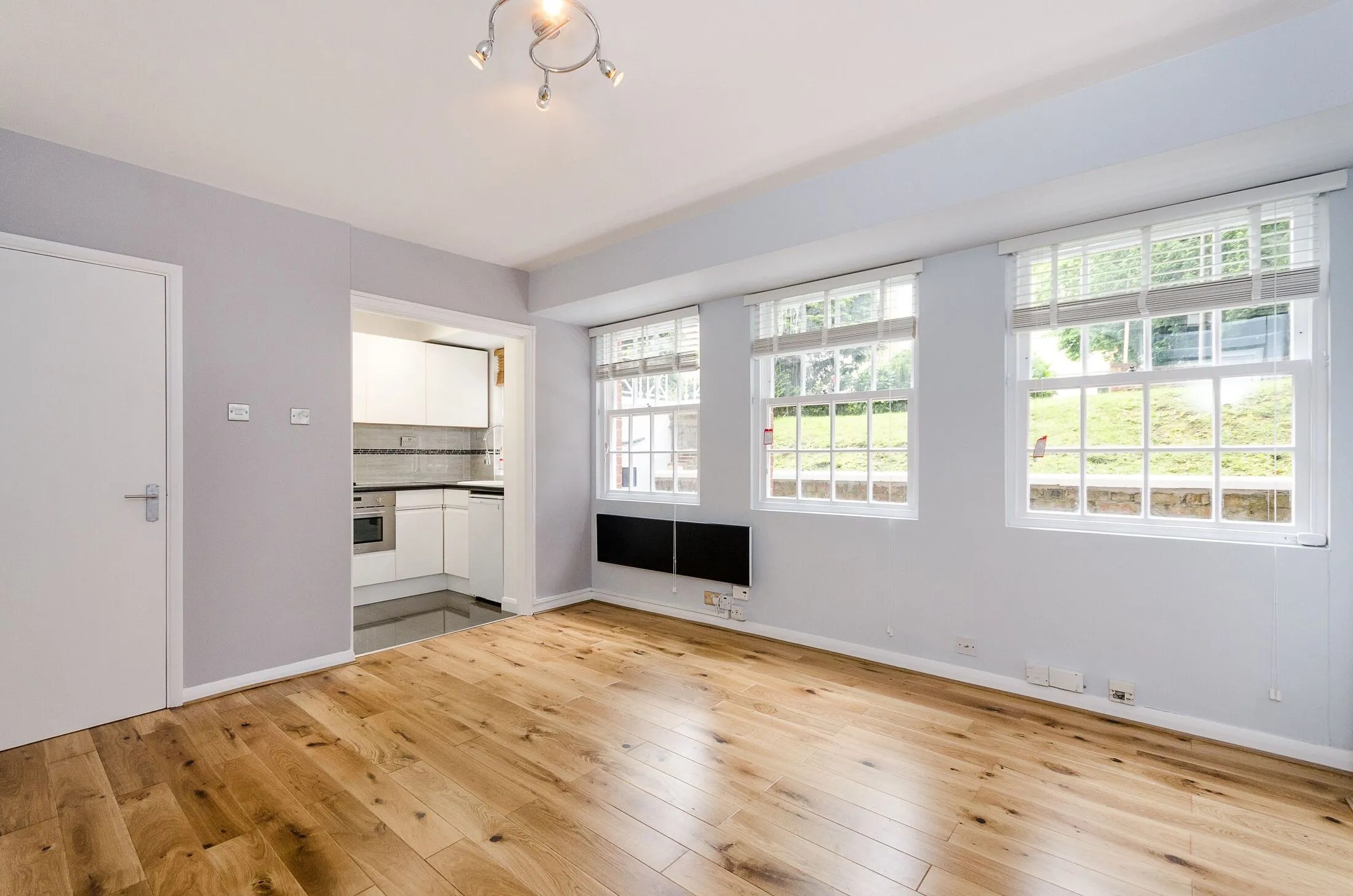 Flat Chartfield Avenue in Greater London