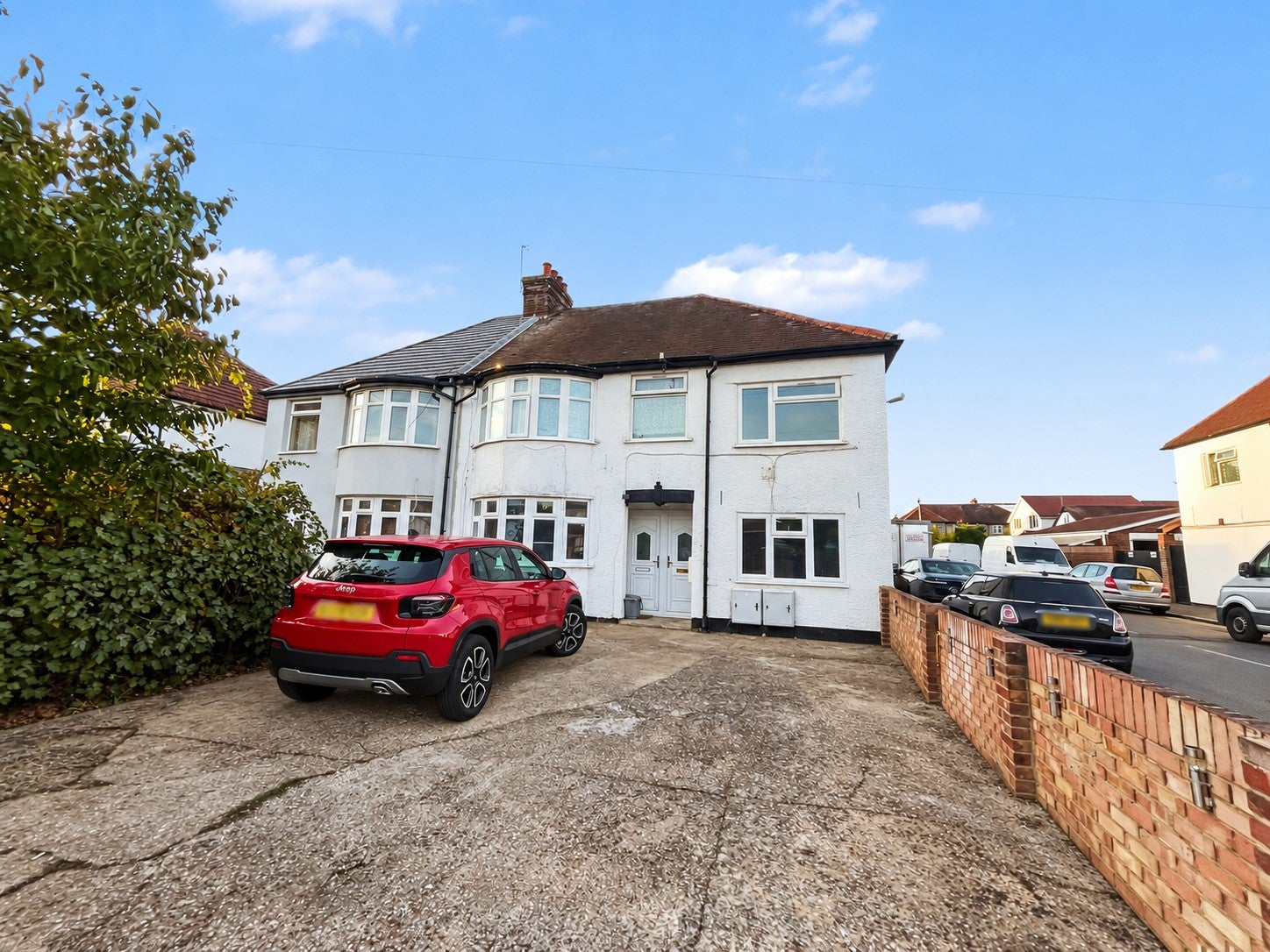Flat Furnival Avenue in Slough