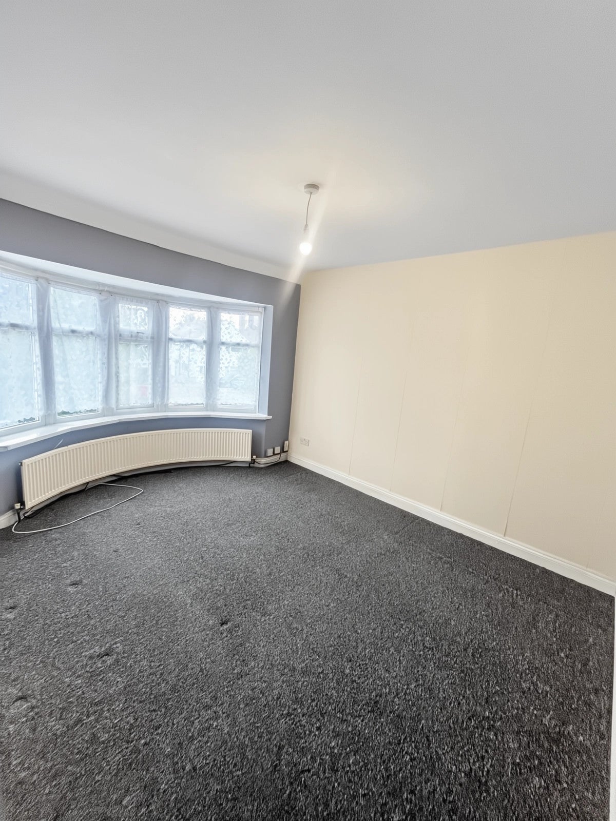Flat Furnival Avenue in Slough
