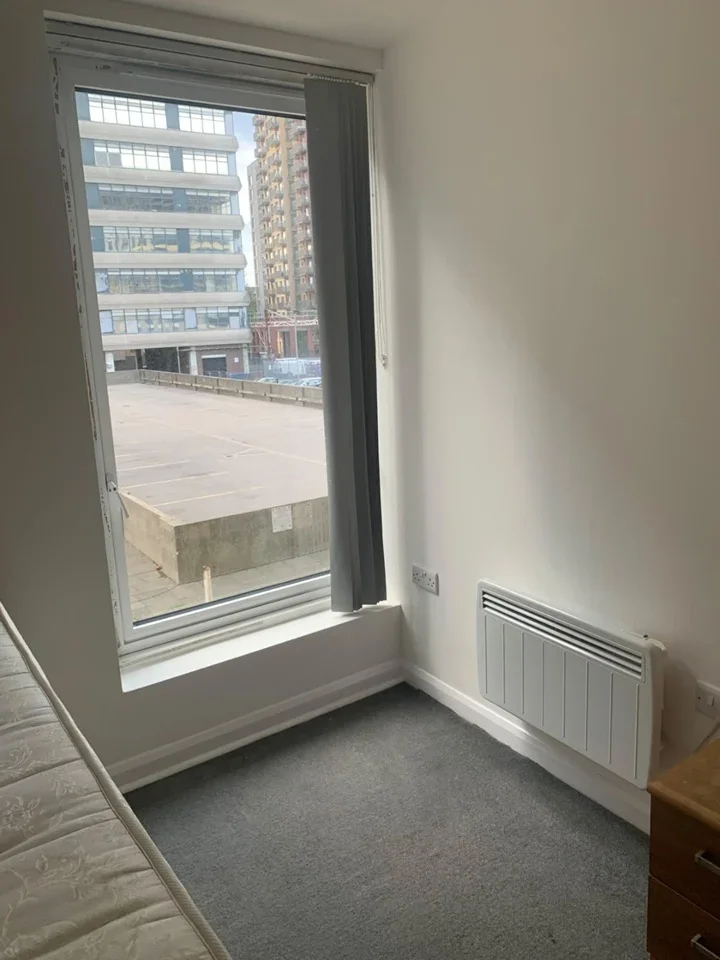 Flat Prior Road in Greater London
