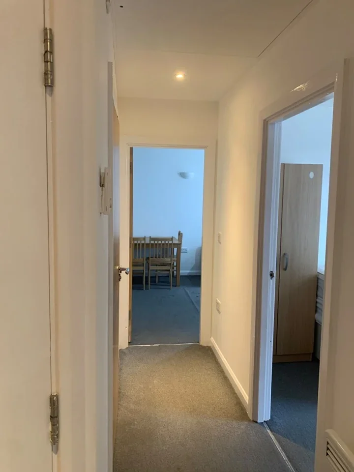 Flat Prior Road in Greater London