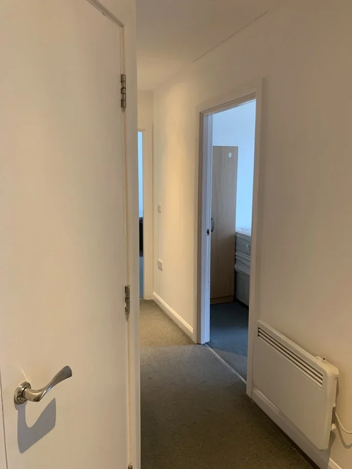 Flat Prior Road in Greater London