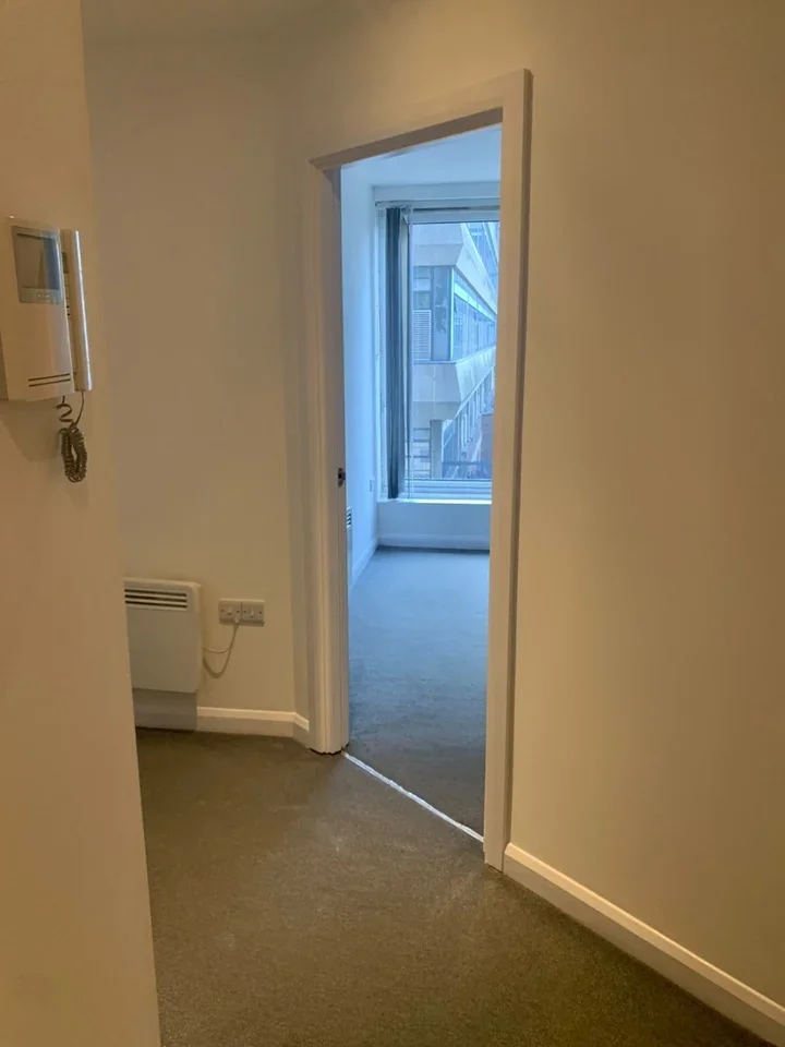 Flat Prior Road in Greater London