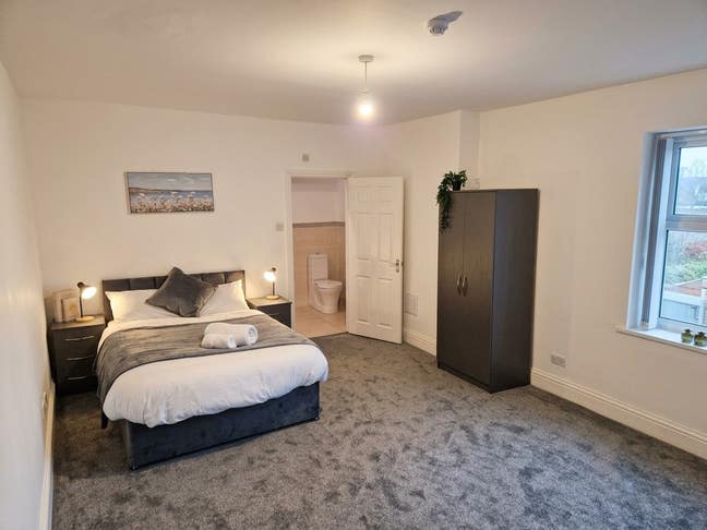 Room Foxhall Road in Nottingham