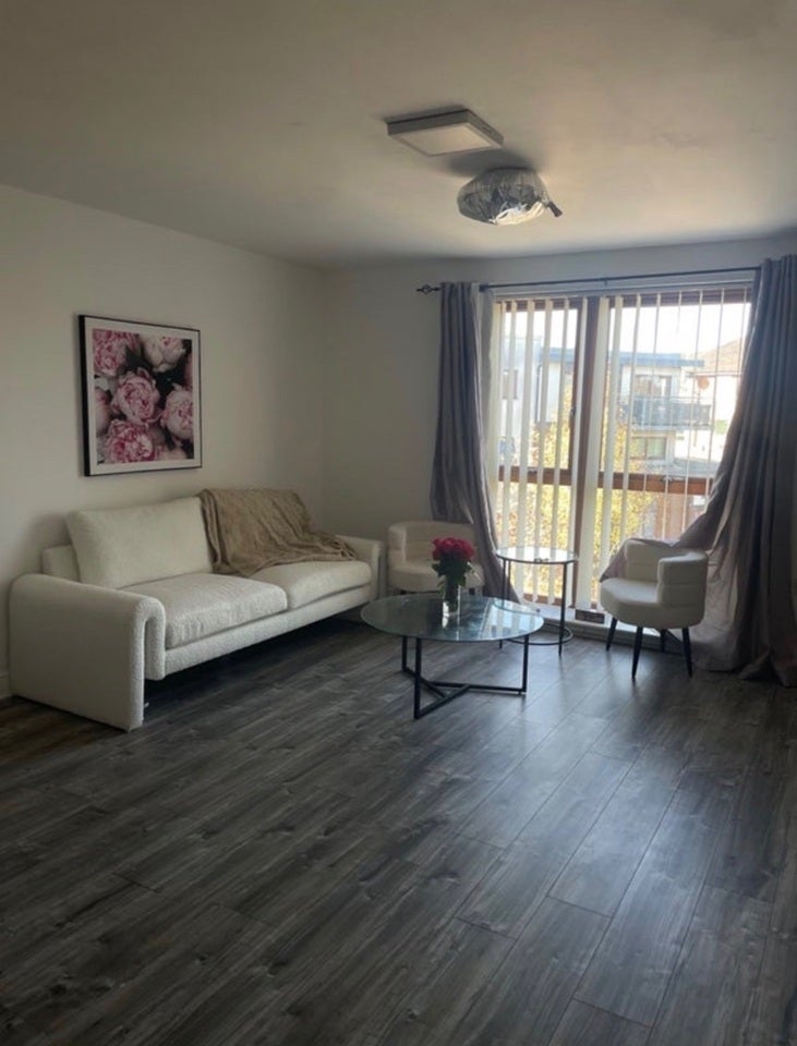 Flat Commonwealth Drive in Crawley