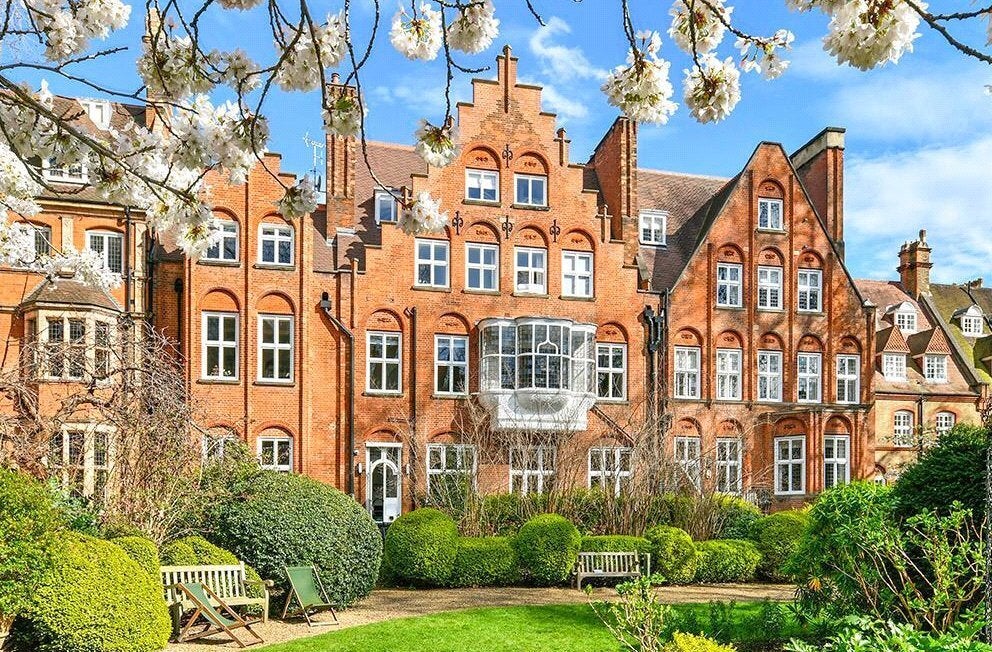 House Collingham Gardens in Greater London