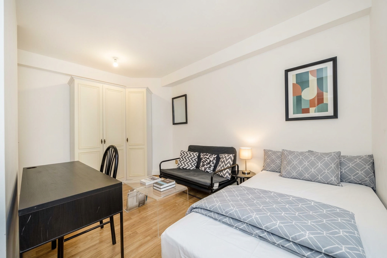 Flat Lucan Place in Greater London