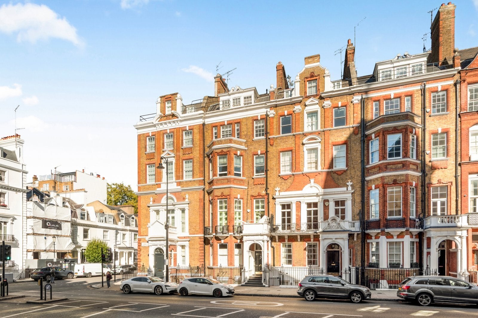 Flat Pont Street in Greater London