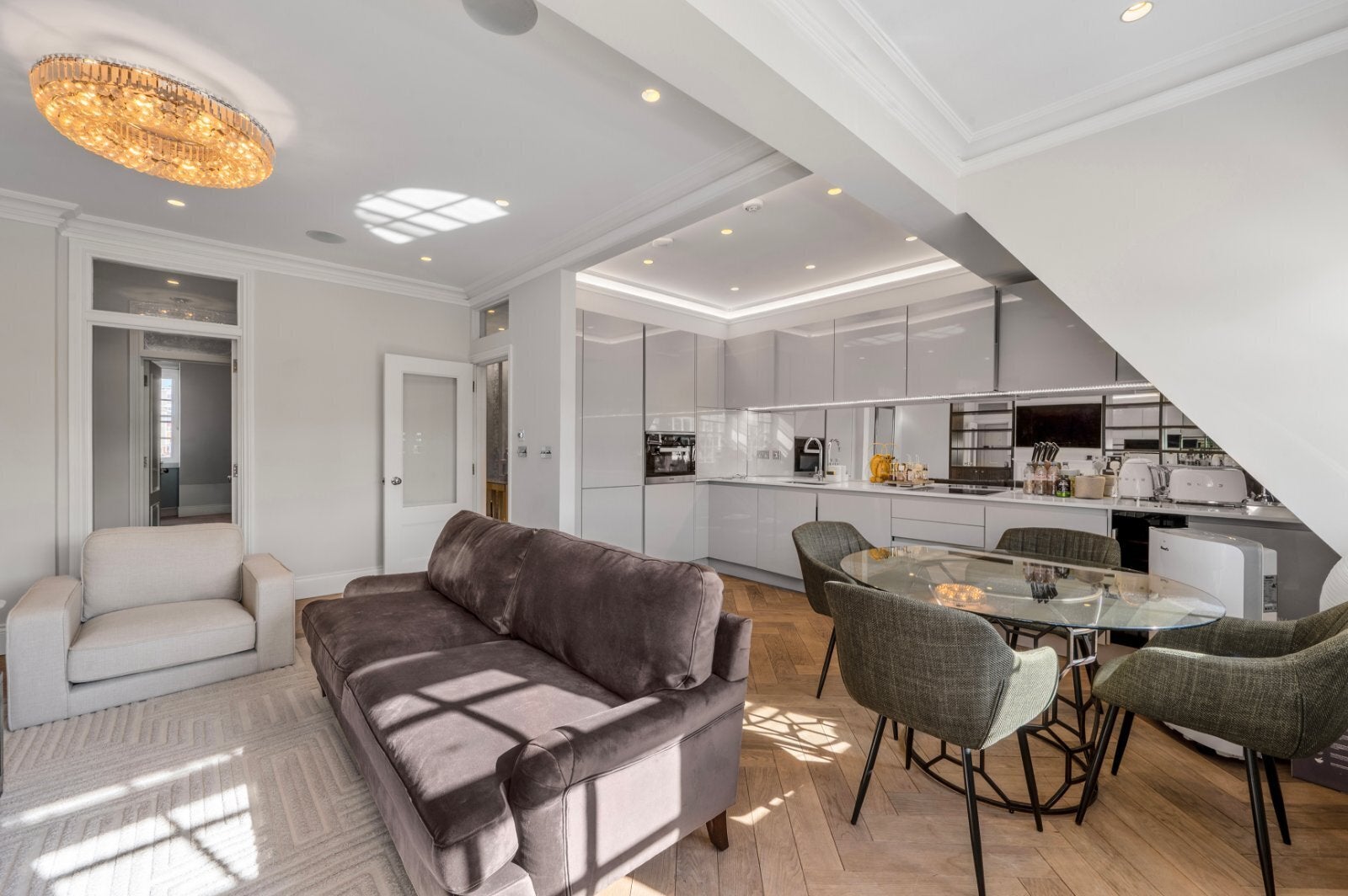 Flat Pont Street in Greater London