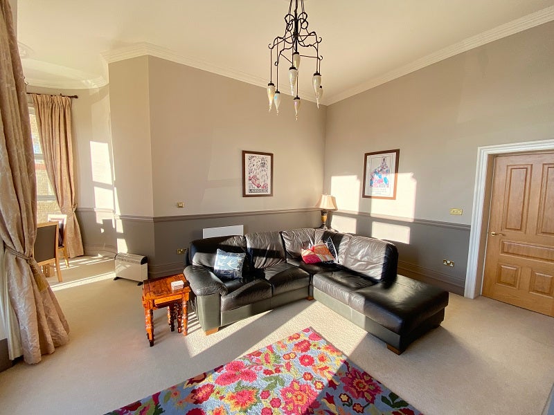 Flat Langland Bay Road in Newton