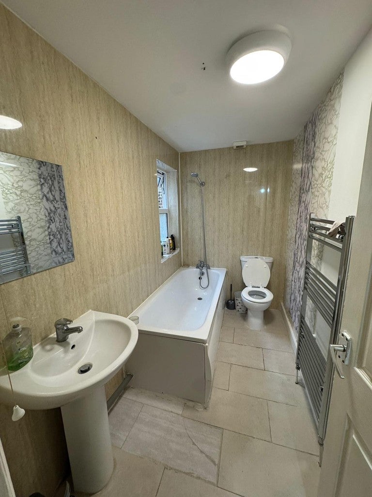Flat Lea Bridge Road in Greater London