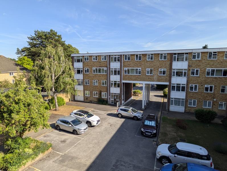 Flat Wild Bank Court in Woking