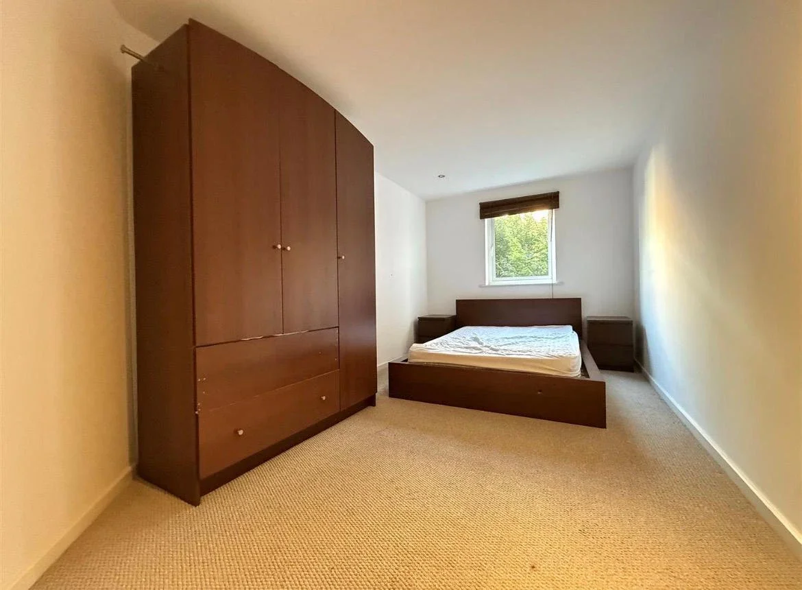 Flat Elmira Way in Salford