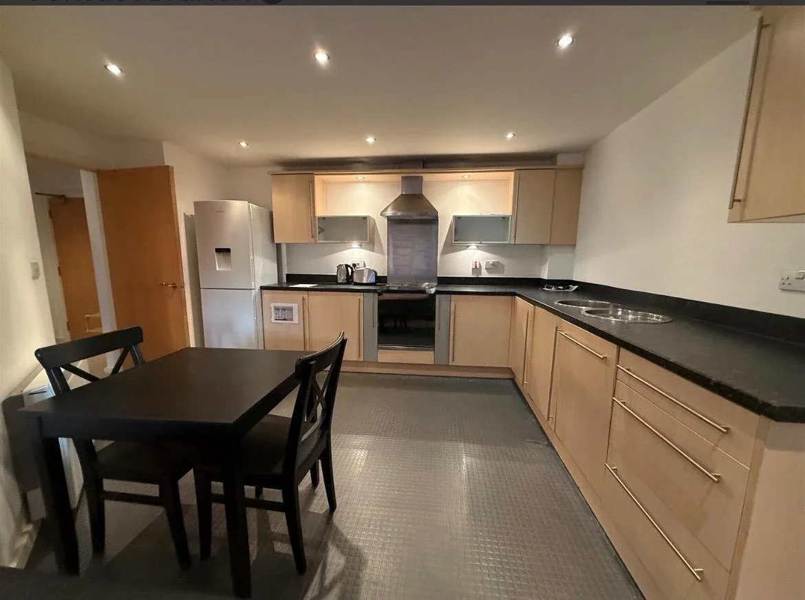 Flat Elmira Way in Salford