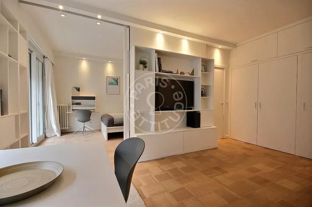 Flat Boulevard Maurice Barrès in Neuilly-sur-Seine