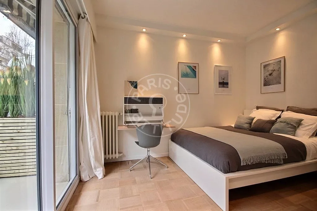 Flat Boulevard Maurice Barrès in Neuilly-sur-Seine