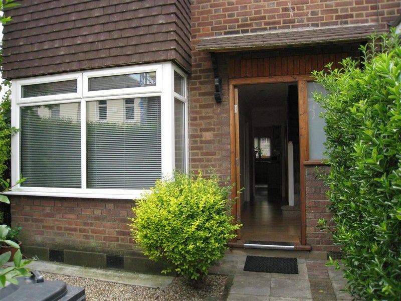 Room Oakridge Drive in Greater London