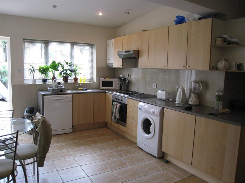 Room Oakridge Drive in Greater London