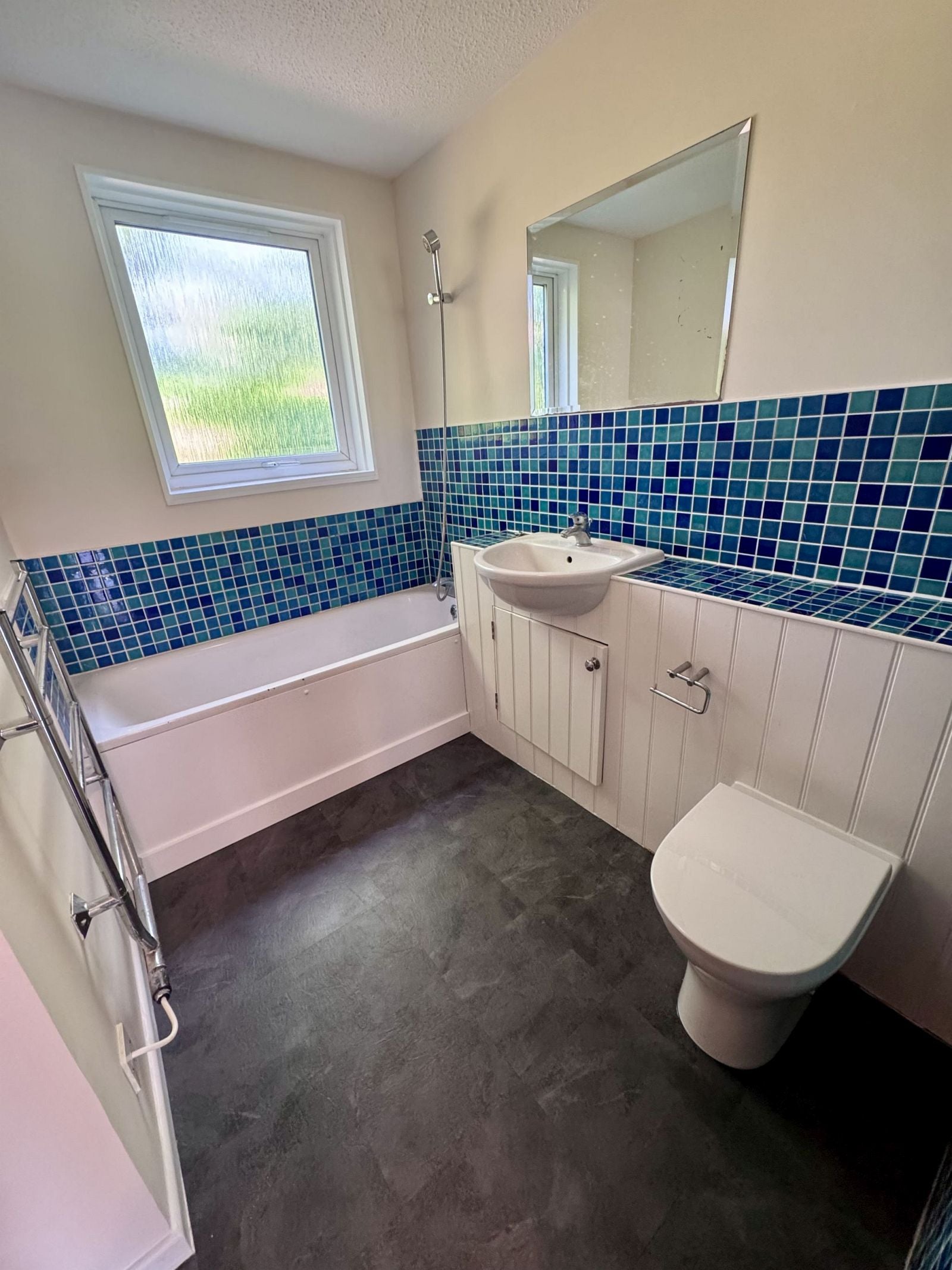 Flat Pelham Way in Mole Valley