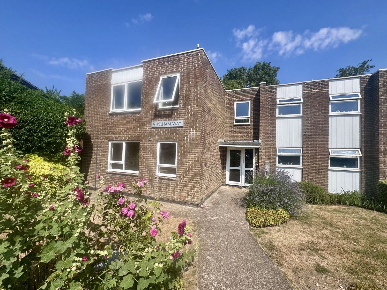 Flat Pelham Way in Mole Valley