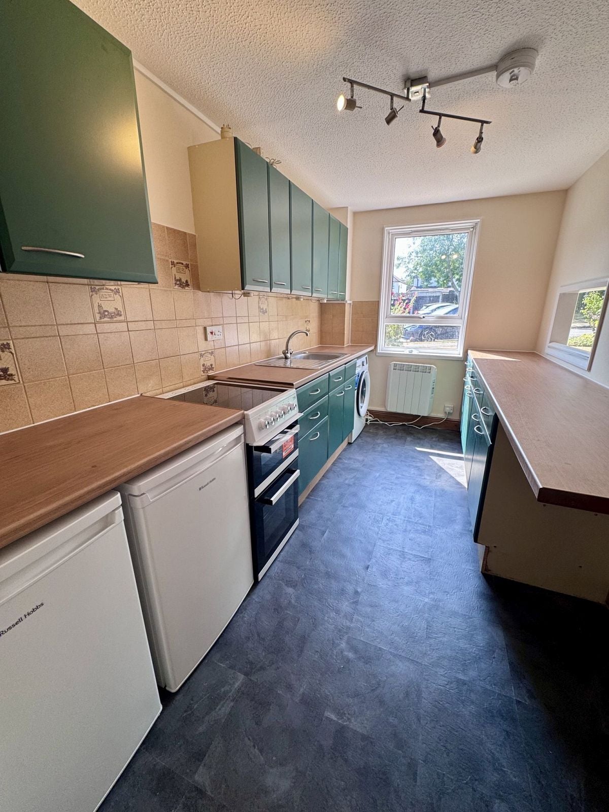 Flat Pelham Way in Mole Valley
