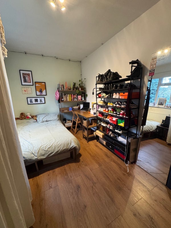 Room Moreton Close in Greater London