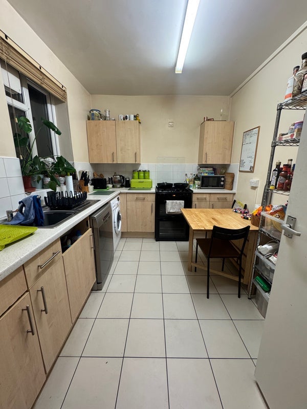 Room Moreton Close in Greater London