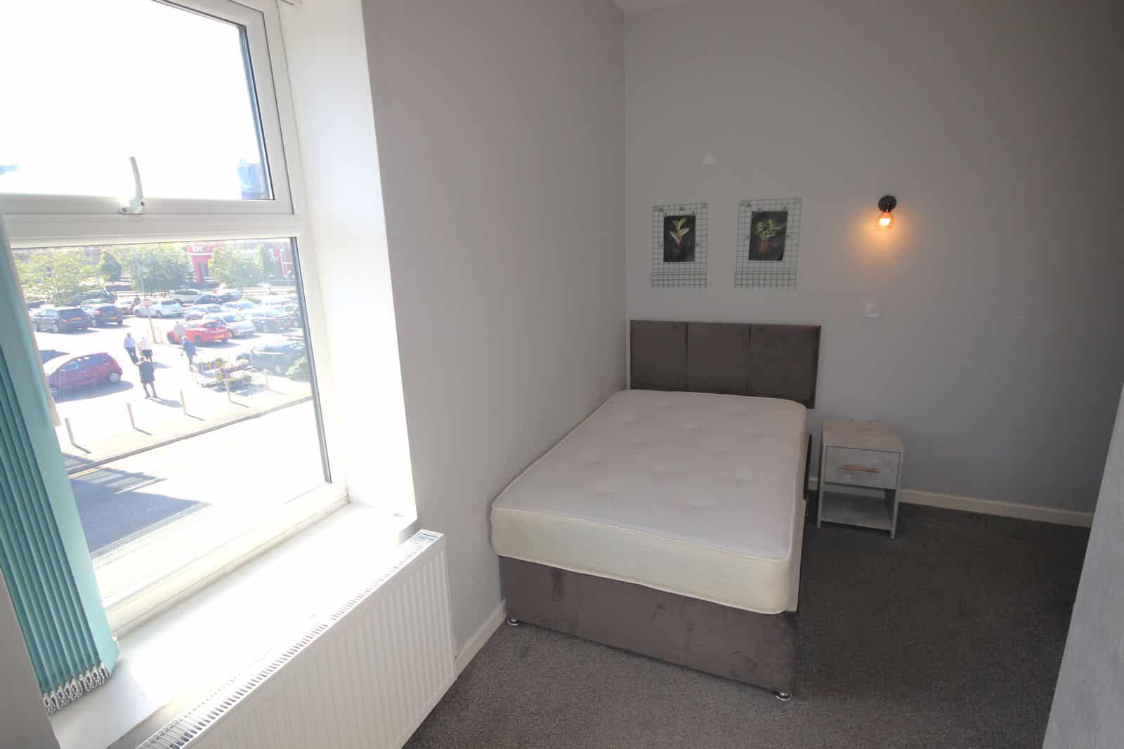 Room Oldham Road in Manchester