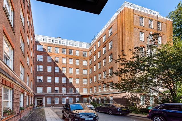 Flat Finchley Road in London