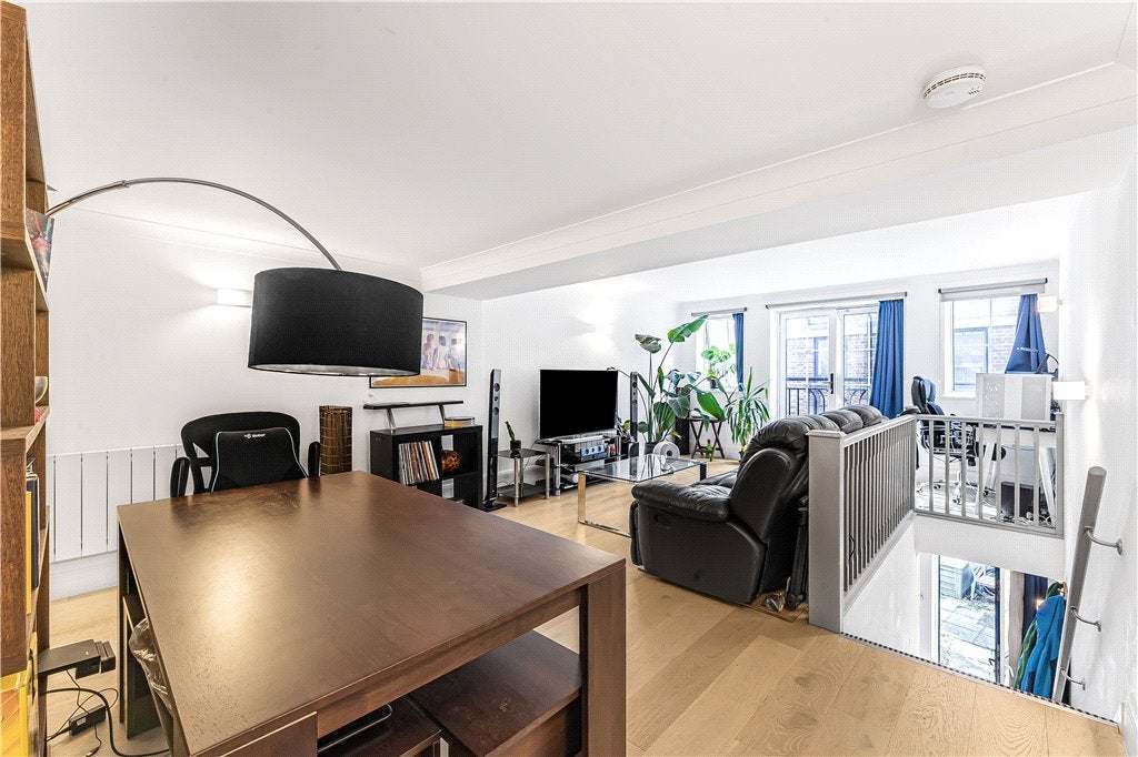 Flat Grange Yard in Greater London