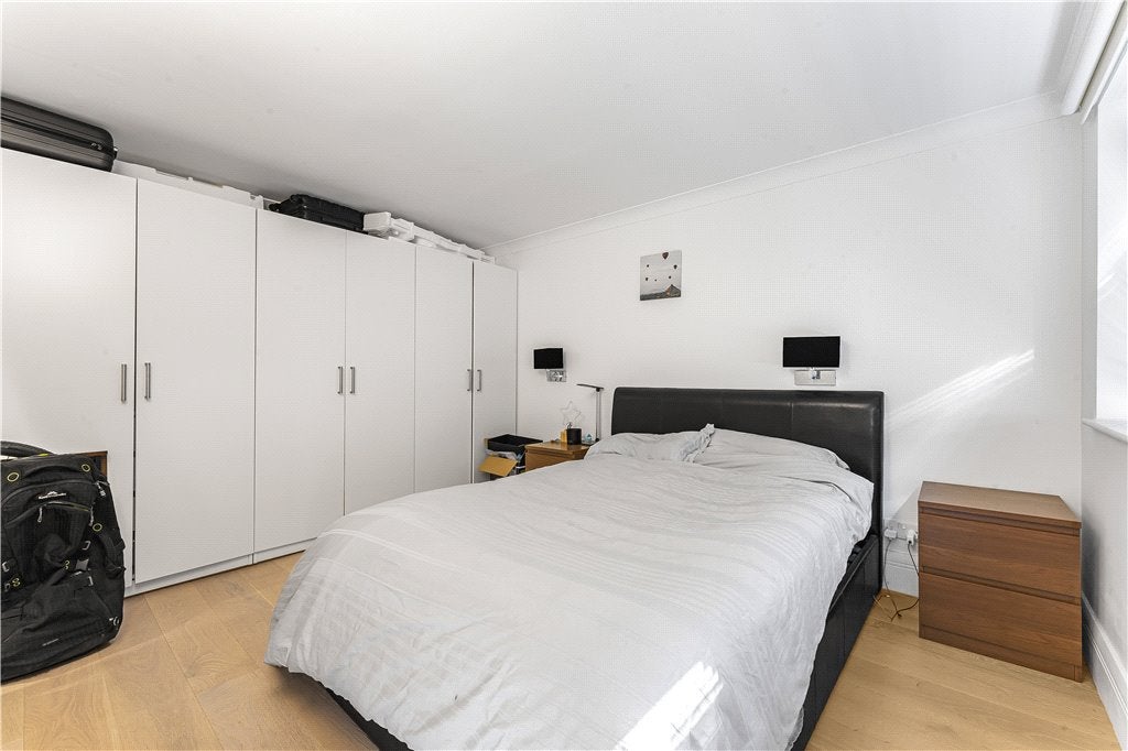 Flat Grange Yard in Greater London