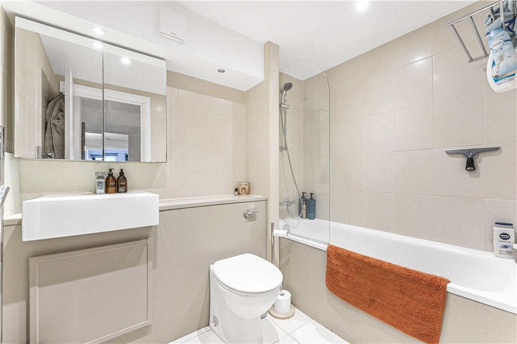Flat Grange Yard in Greater London