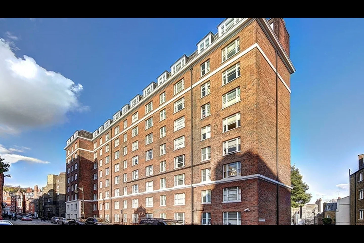Flat Hill Street in City of Westminster
