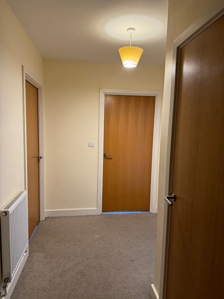 Flat Augustus Lane in Greater London