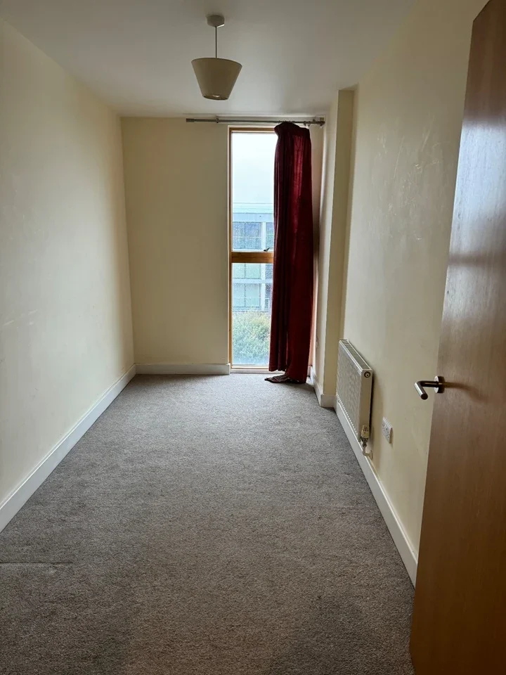 Flat Augustus Lane in Greater London
