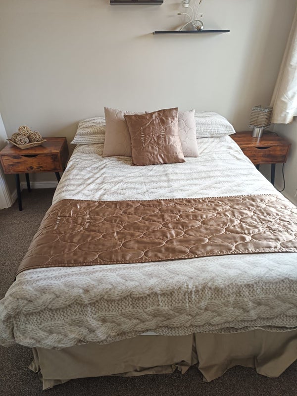Room Dewi Pritchard Field in Bridgend