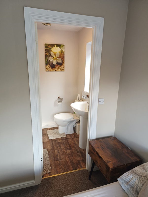 Room Dewi Pritchard Field in Bridgend