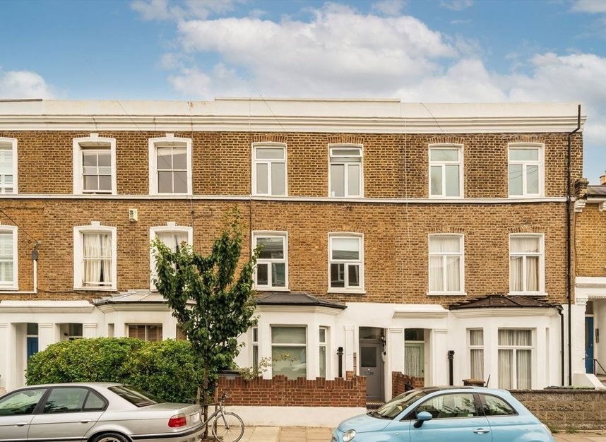 Flat Brackenbury Road in Greater London